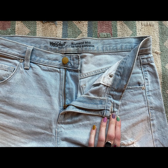 MOSSIMO | Women’s Distressed High Rise Boyfriend Midi Light Wash Jean Shorts EUC - Picture 8 of 9